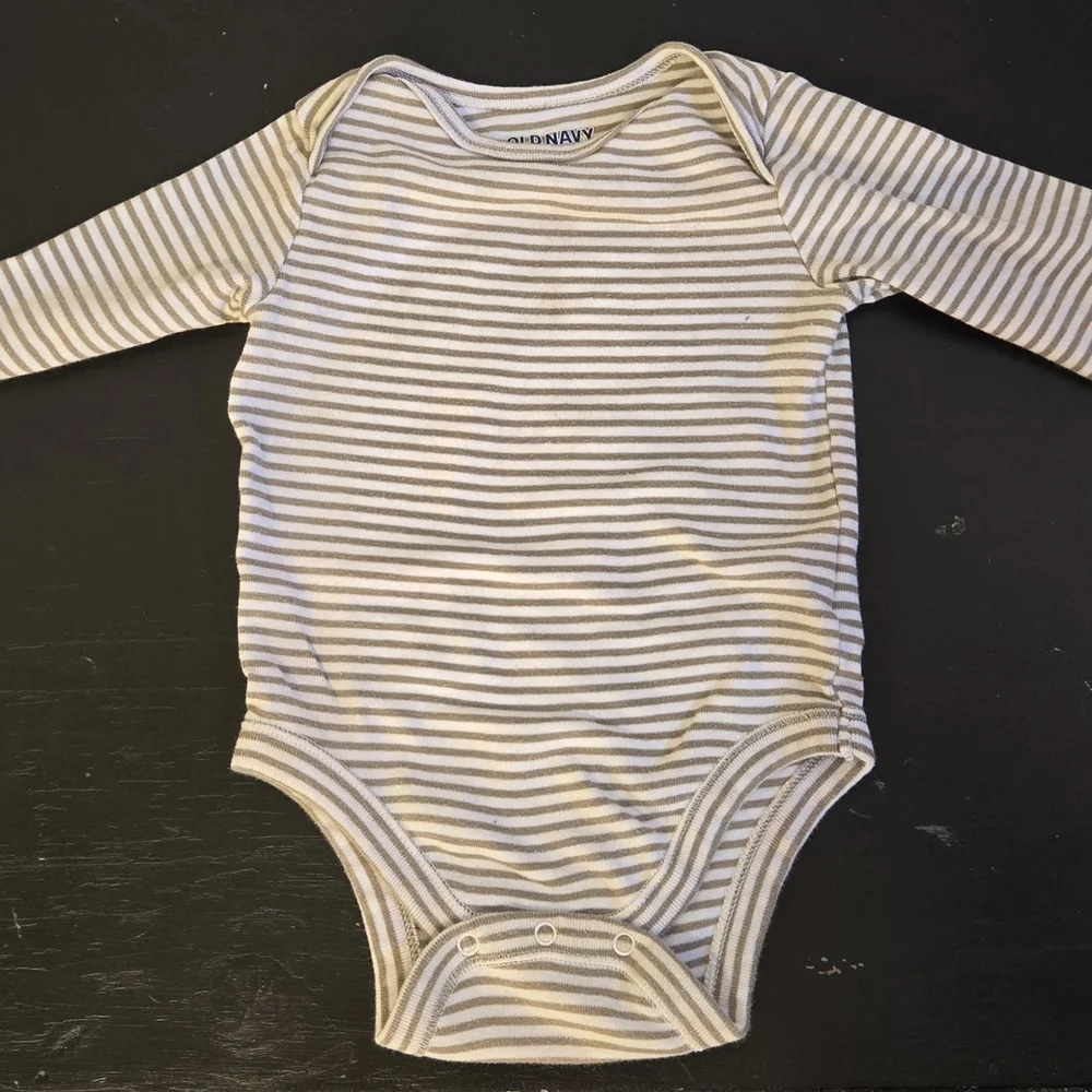 Old Navy Infant Boys Size 6-12 Months Long‎ Sleeve One Piece Set Of 3